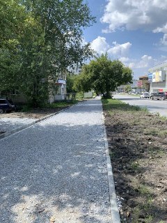 Благоустройство пешеходной зоны на улице Лихачёва продолжается