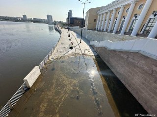 Река Миасс затопила набережную из-за сильных дождей