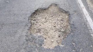 Жители просят о помощи: дороги Златоуста в критическом состоянии
