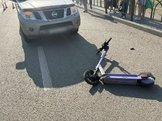 Подросток попал в больницу после аварии с самокатом