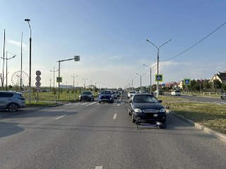 В Магнитогорске женщина сбила школьниц на самокате на пешеходном переходе